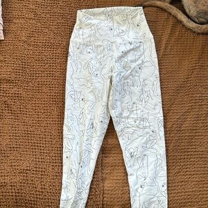 We wore what leggings of woman figures